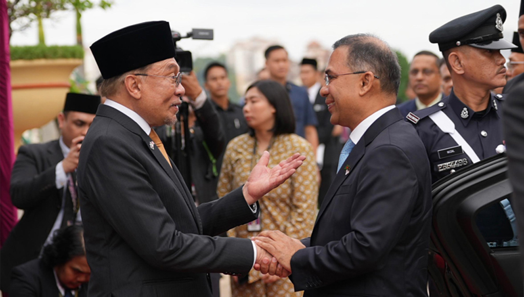 Tarique holds one-to-one meeting with Anwar Ibrahim